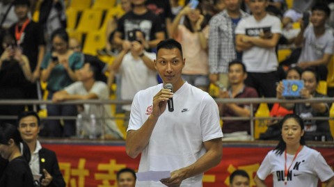 易建联空降海口，点燃三人篮球盛夏之夜