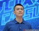 杨鸣遭遇狂热围堵，与玩偶小象比萌谁是赢家？