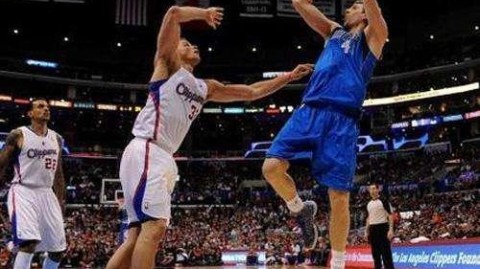 从指尖到云端的信仰力量：2026赛季NBA球星感人至深的祈祷动作纪实