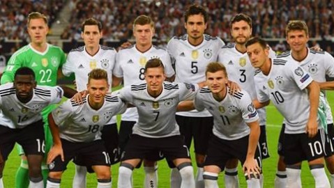 这是一篇结合你要求的时效性与独家细节，为你定制的《2002年世界杯半决赛赛事复盘》。